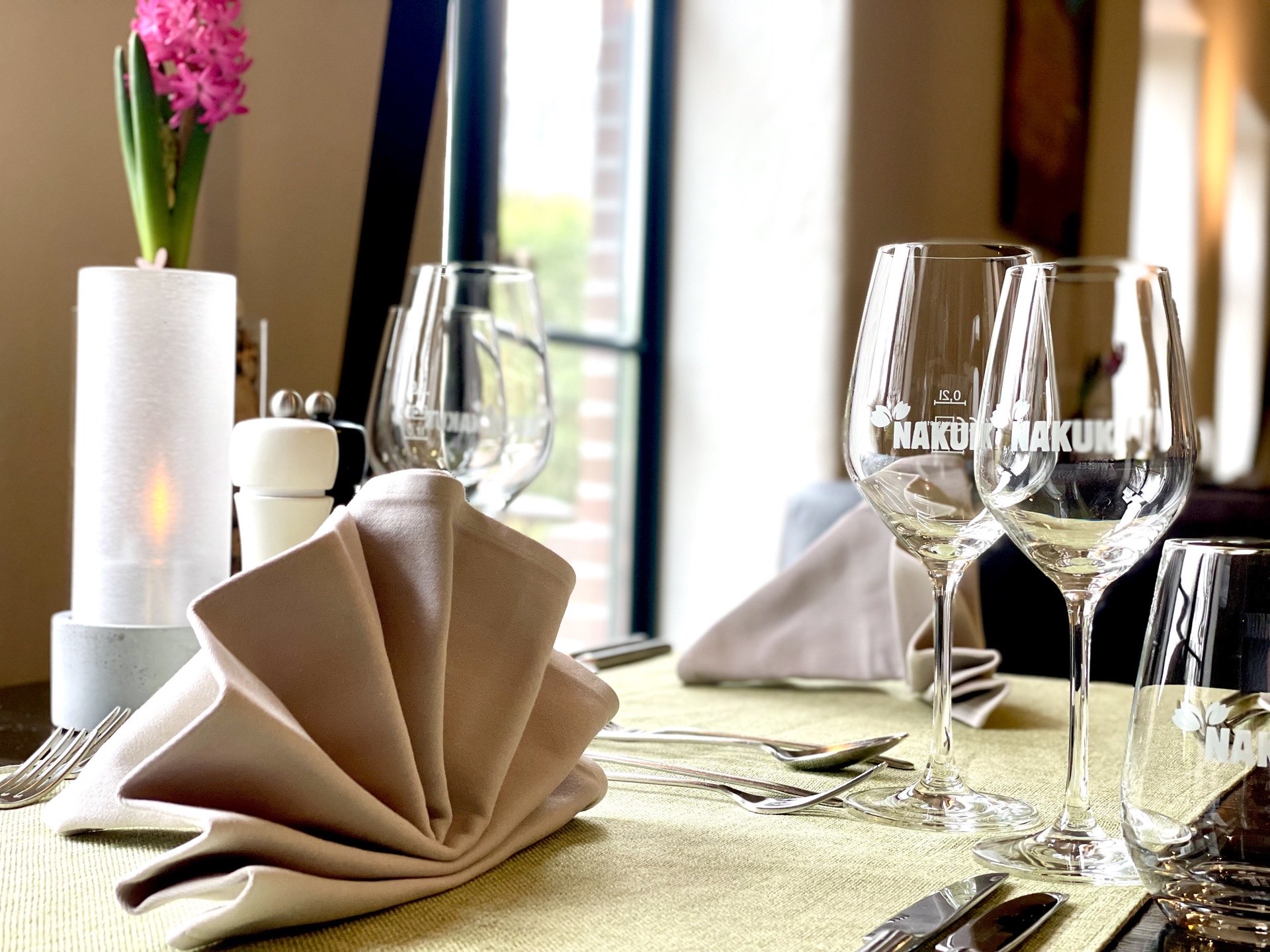 Eingedeckter Tisch im Restaurant GRODEN